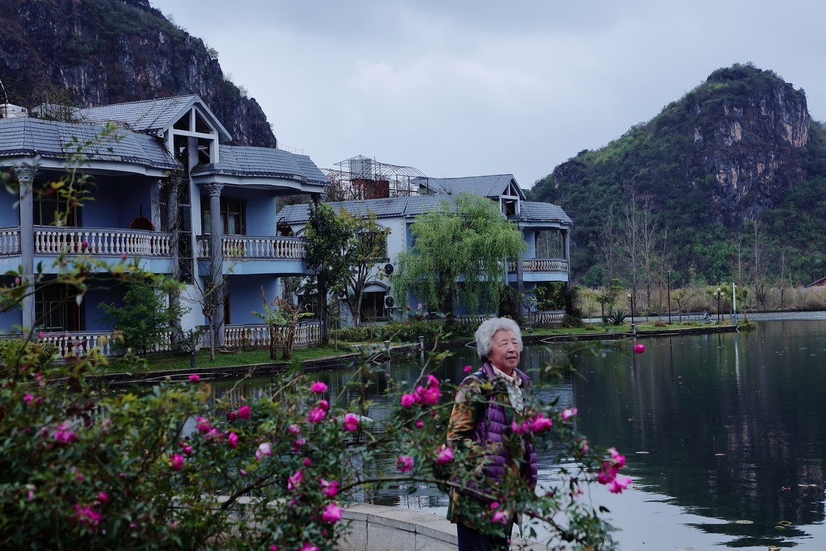 赵君武摄；【远山近水塔楼台】