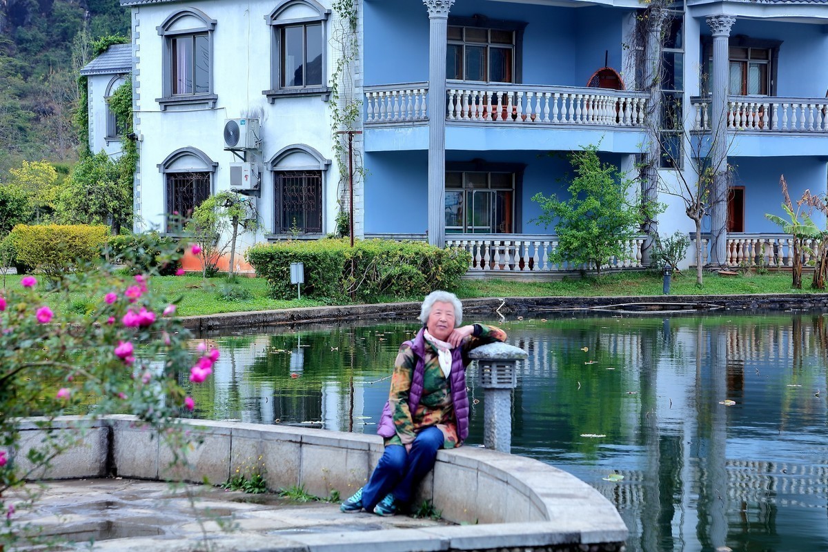 赵君武摄；【远山近水塔楼台】