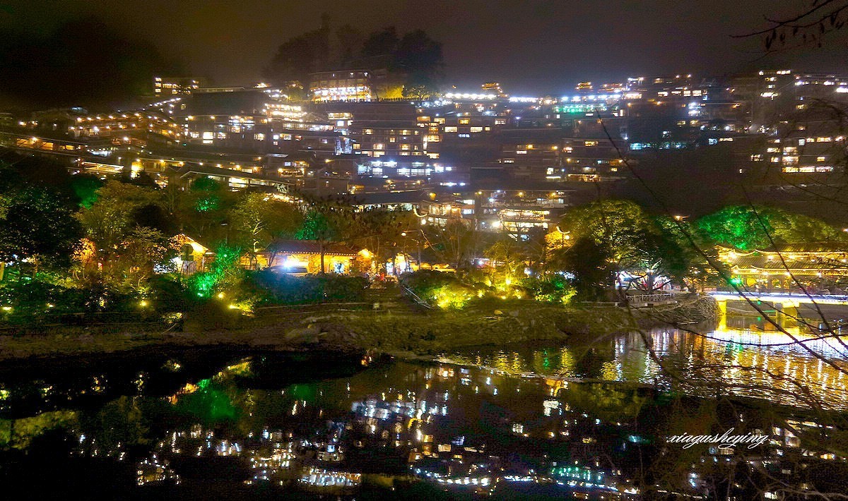 貴州西江千戶苗寨夜景下