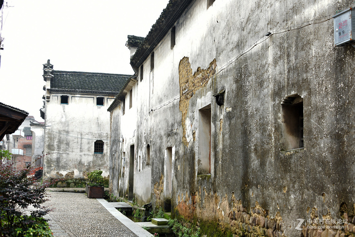 深澳古村的老房子绝大多数属于中国四大建筑风格之一的徽派建筑|古建筑|深澳|卵石路_新浪新闻