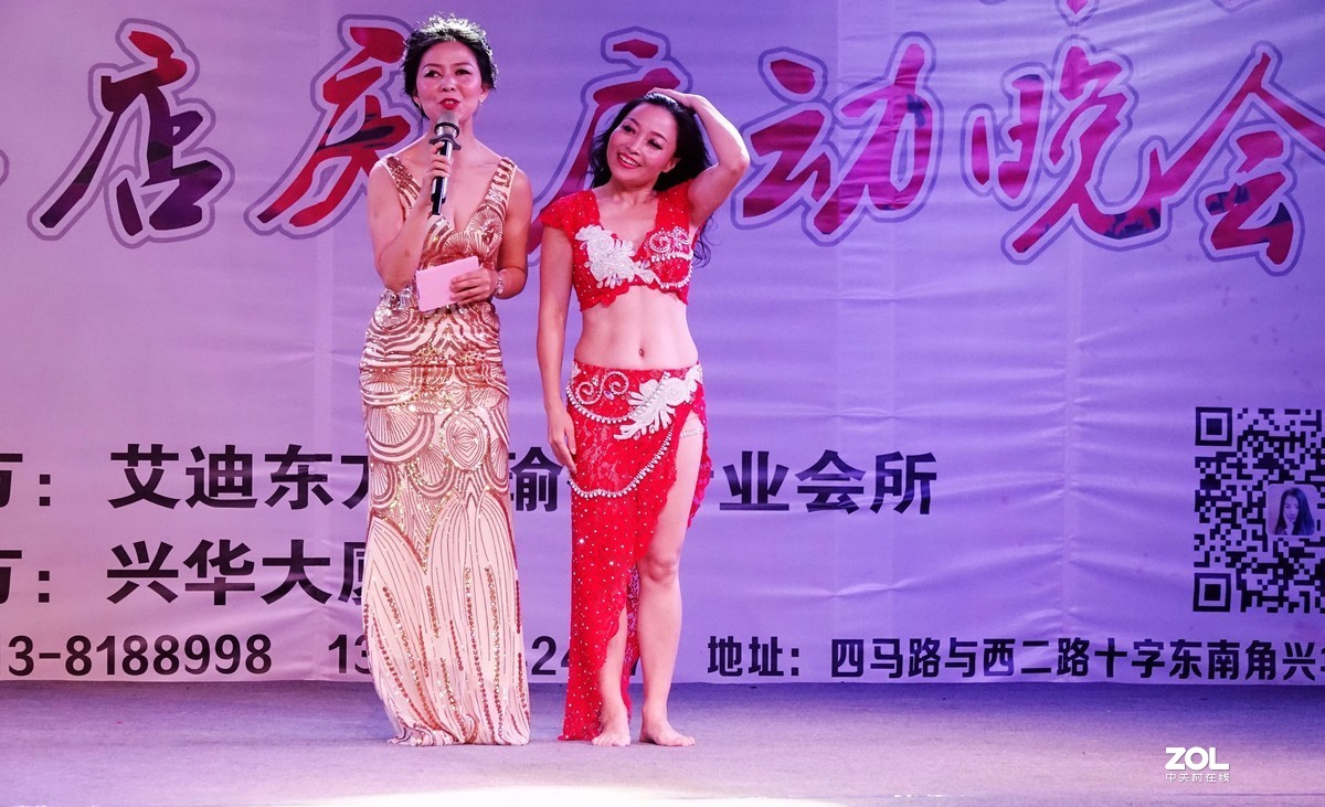 东方舞主持人与舞者互动