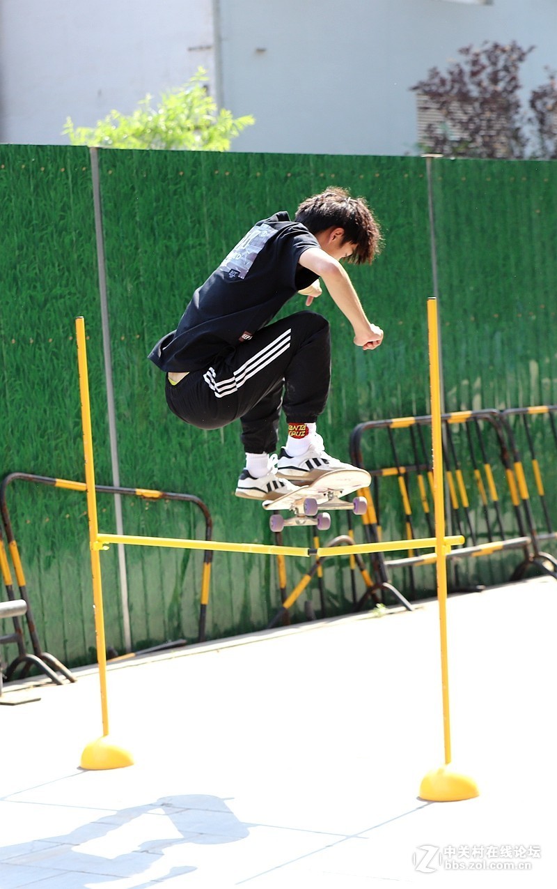 滑板少年之飞跃