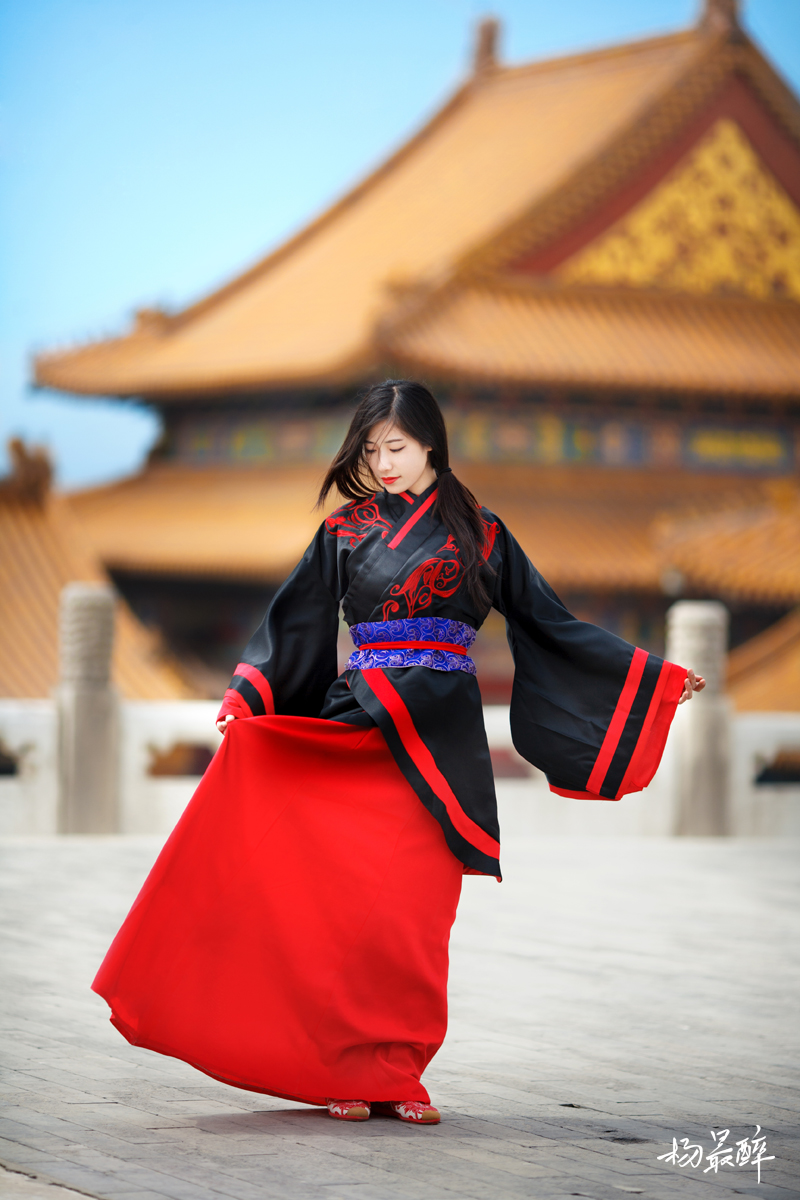 扮嫣缃柳黛，染花信年华——杨最醉