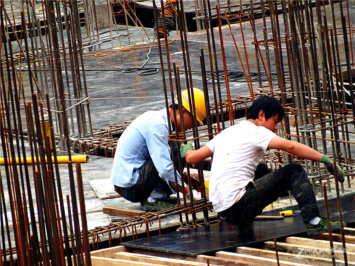 高楼大厦和财富的创造者们    （远摄）