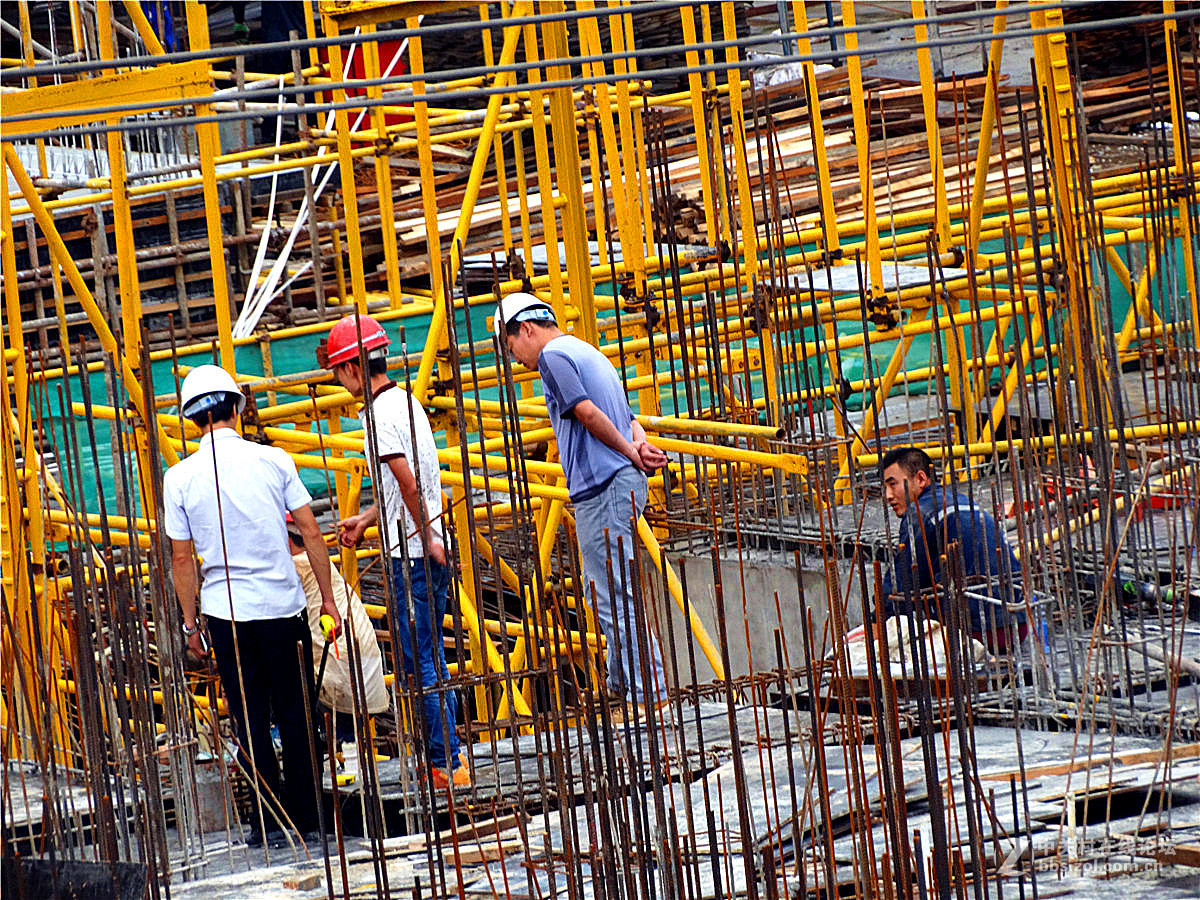 高楼大厦和财富的创造者们    （远摄）