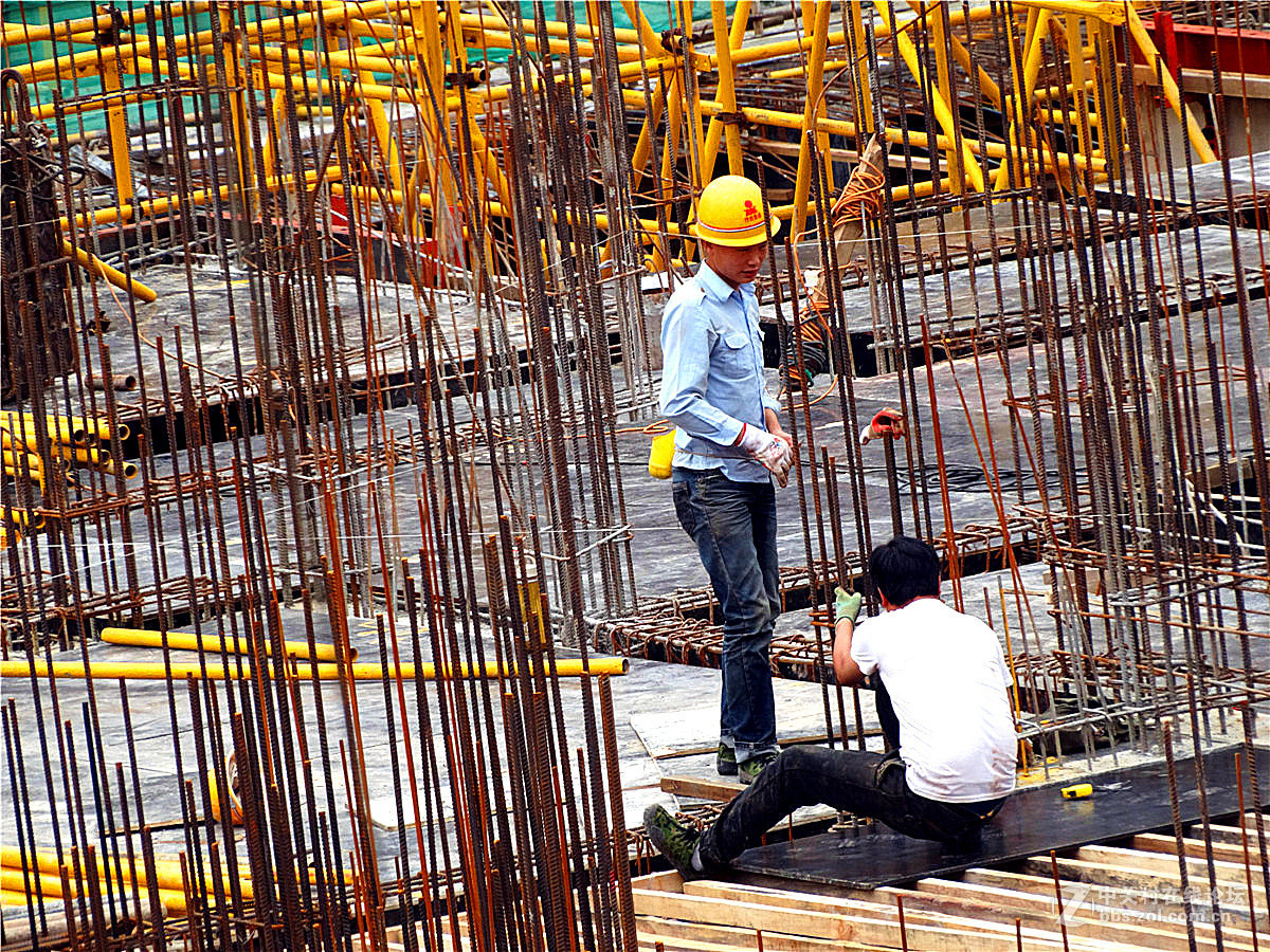 高楼大厦和财富的创造者们    （远摄）