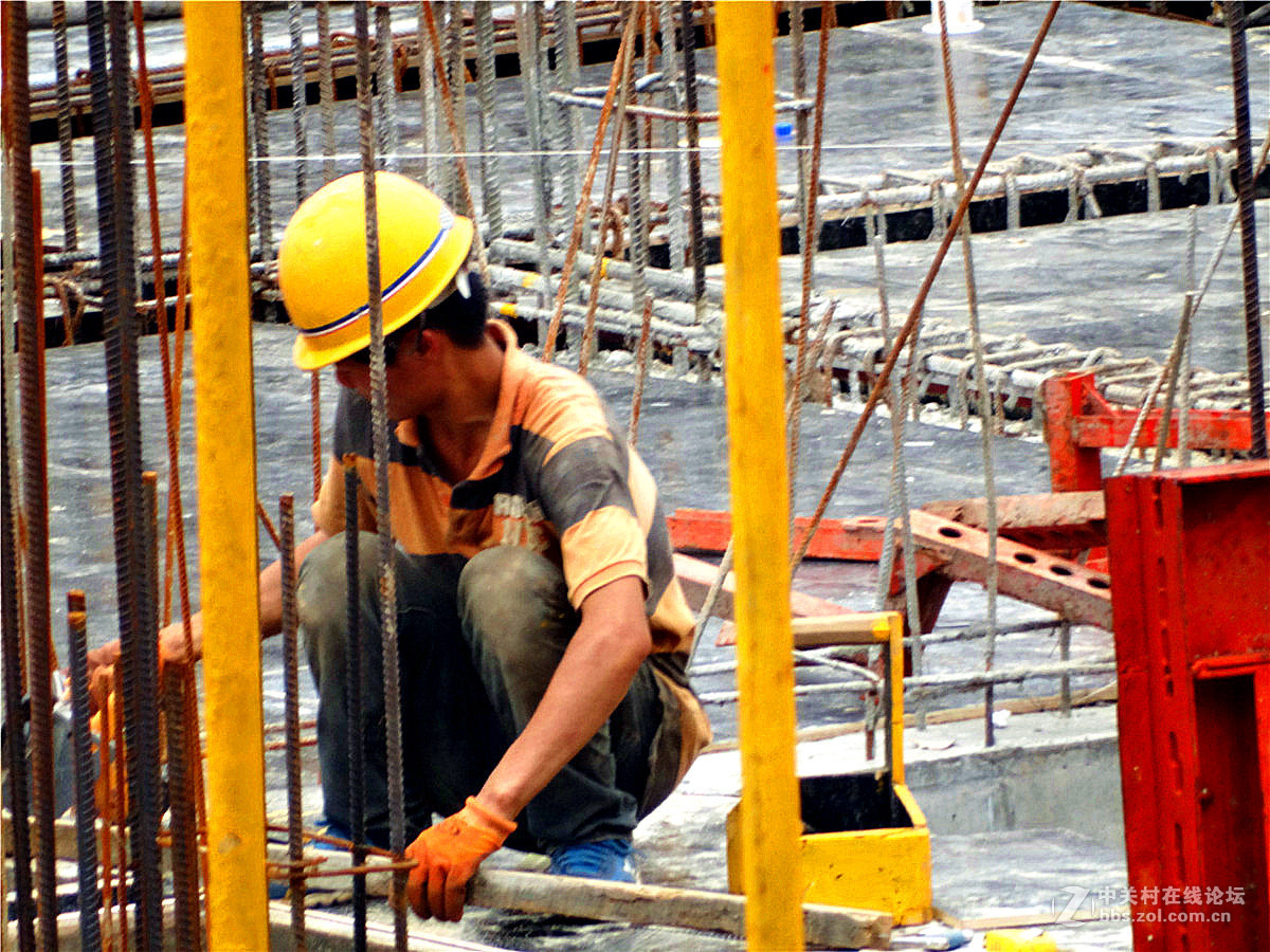 高楼大厦和财富的创造者们    （远摄）