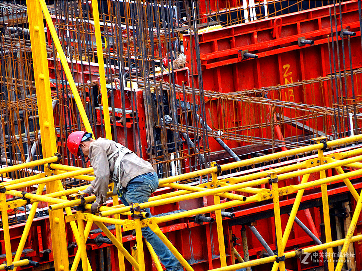 高楼大厦和财富的创造者们    （远摄）