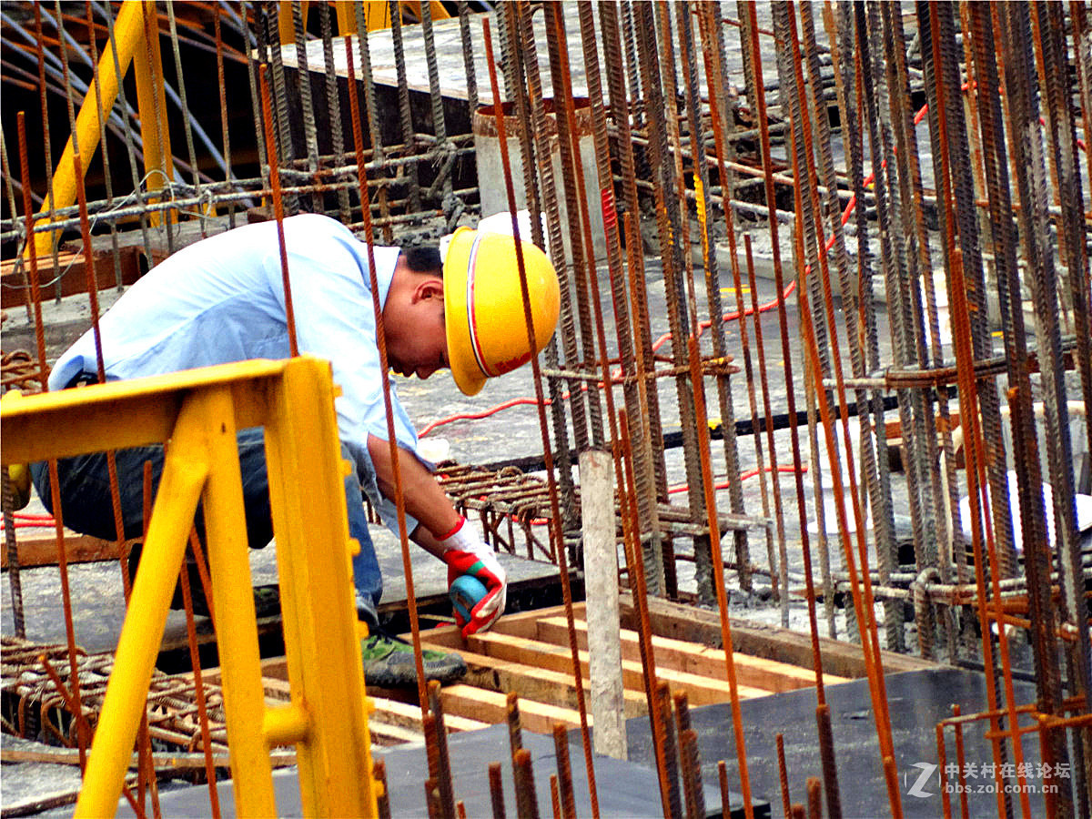 高楼大厦和财富的创造者们    （远摄）