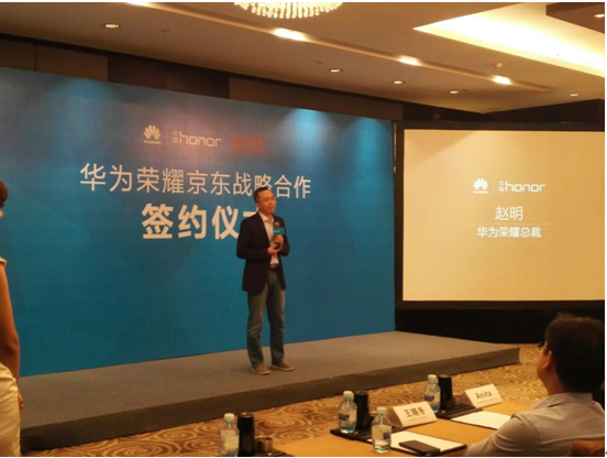 再次销毁价值超千万好手机，华为荣耀疯狂的底线在哪里