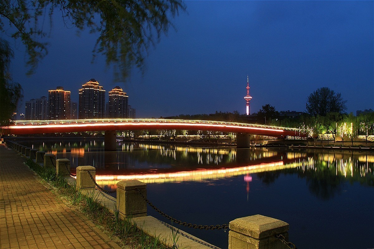 南京秦淮河草场门大桥地段