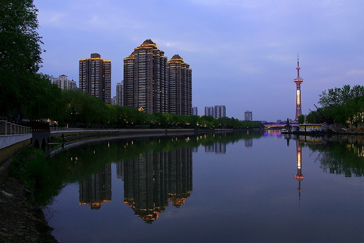 南京秦淮河草场门大桥地段