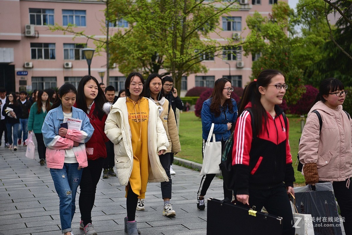 遇拍:学院下课啦,好多大学生!-中关村在线摄影论坛