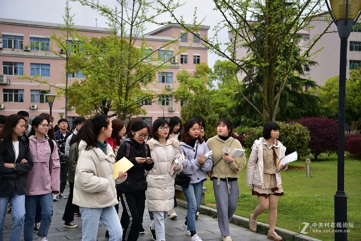 遇拍:学院下课啦,好多大学生!-中关村在线摄影论坛