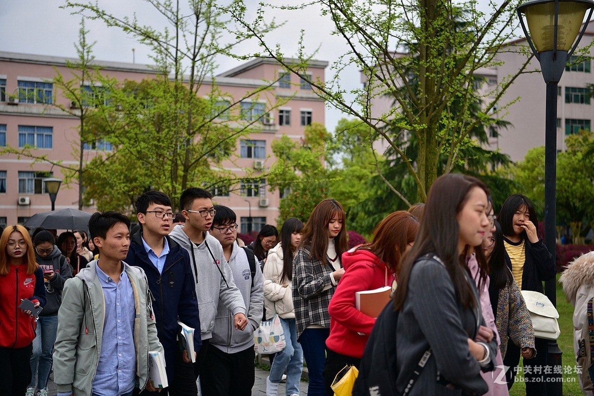 遇拍:学院下课啦,好多大学生!-中关村在线摄影论坛