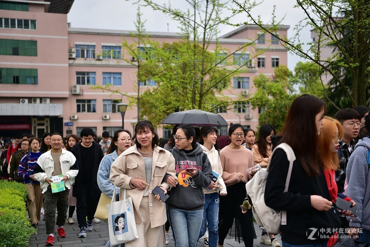 遇拍:学院下课啦,好多大学生!-中关村在线摄影论坛