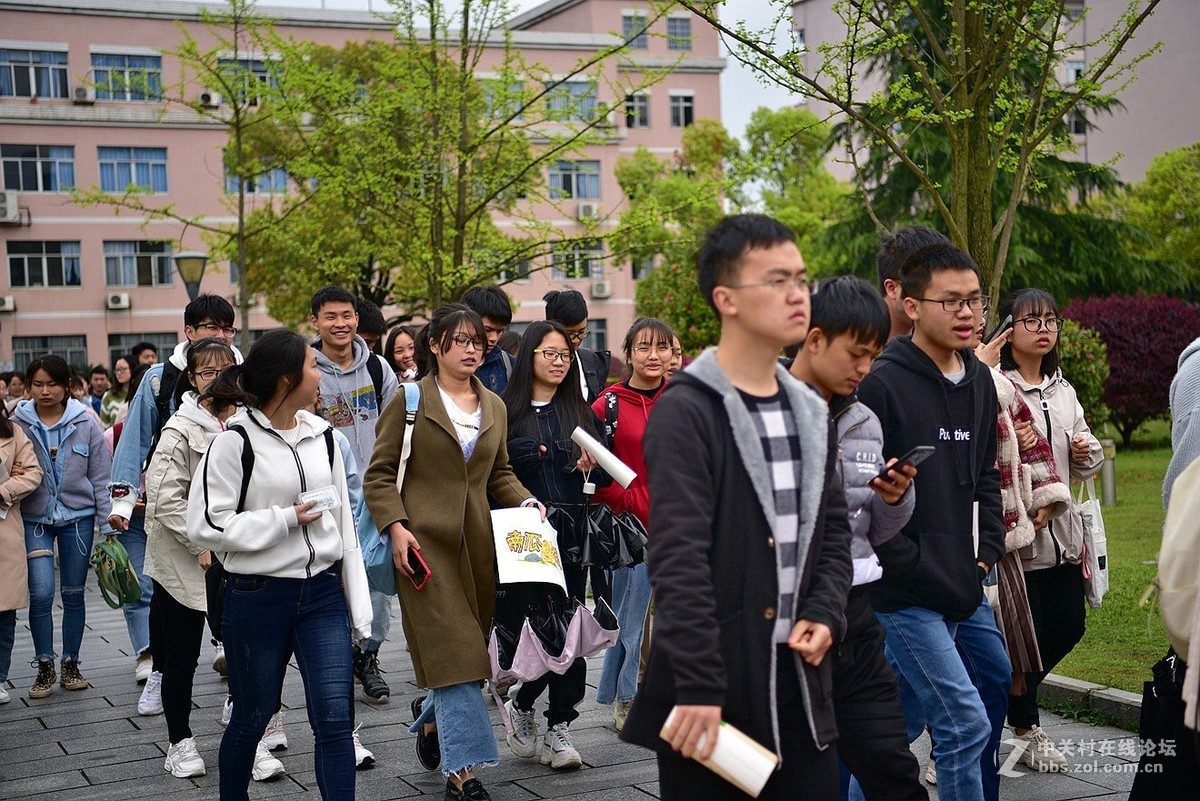 遇拍:学院下课啦,好多大学生!-中关村在线摄影论坛