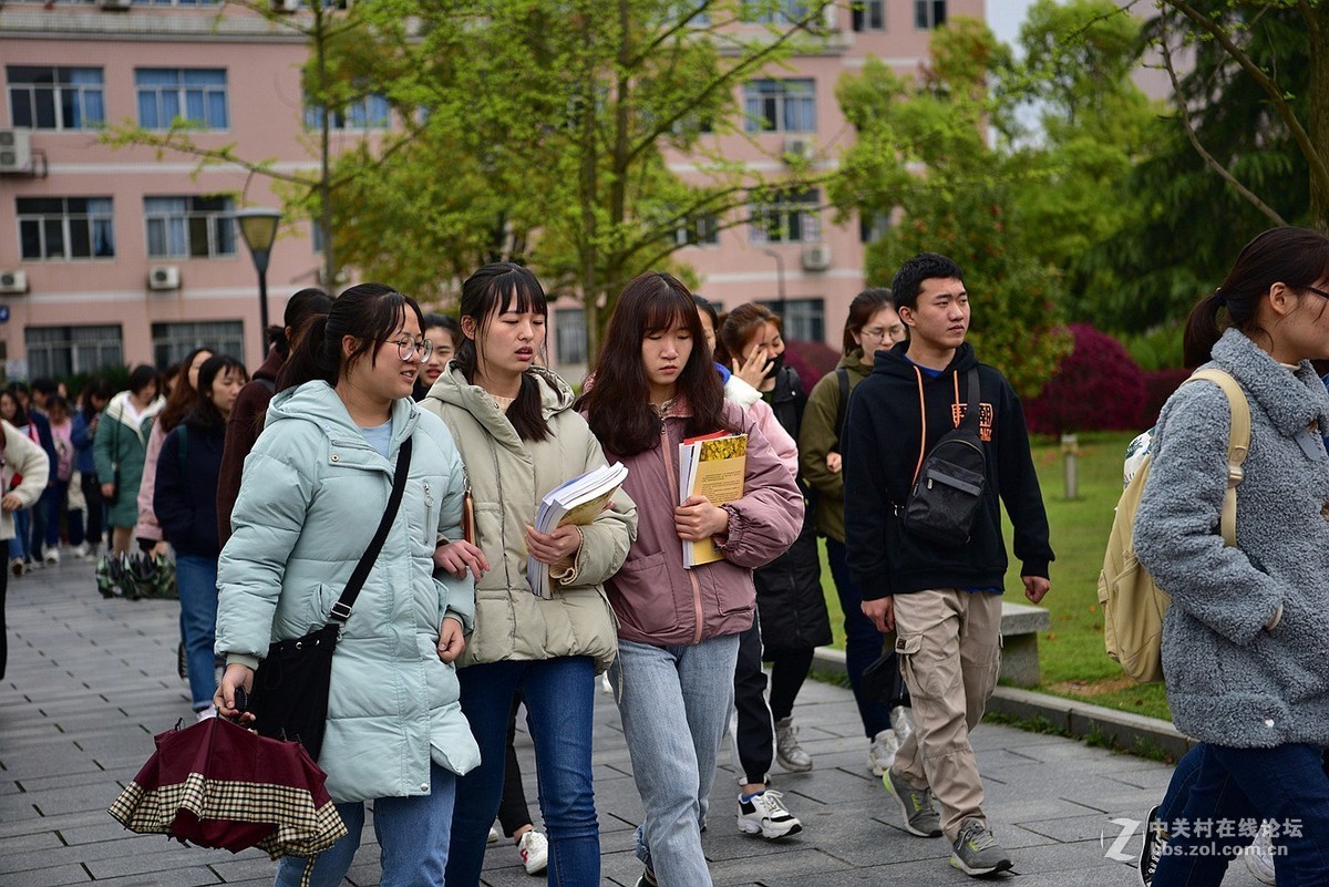 遇拍:学院下课啦,好多大学生!-中关村在线摄影论坛