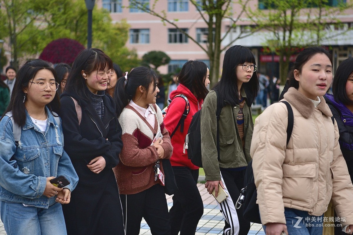 遇拍:学院下课啦,好多大学生!-中关村在线摄影论坛