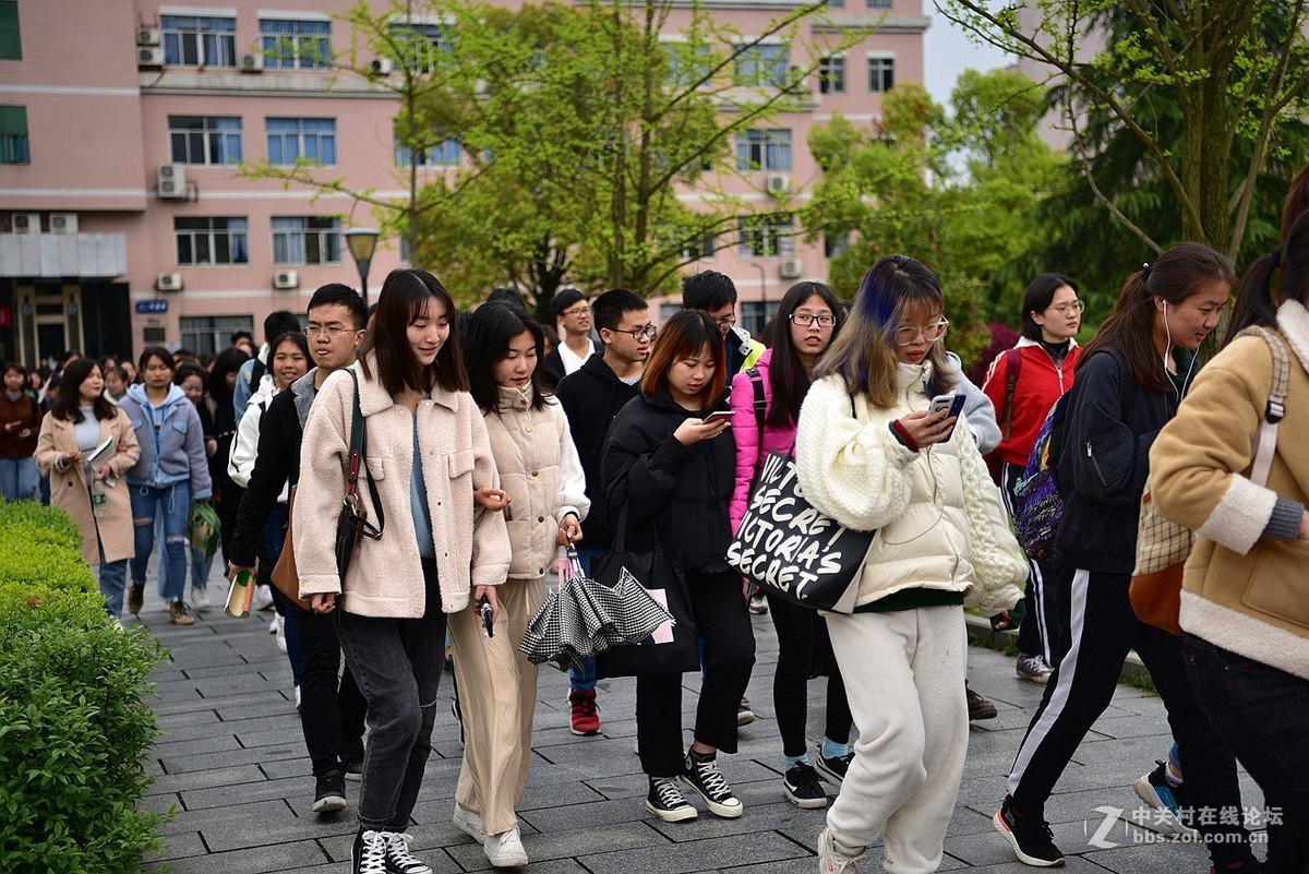 遇拍:学院下课啦,好多大学生!-中关村在线摄影论坛
