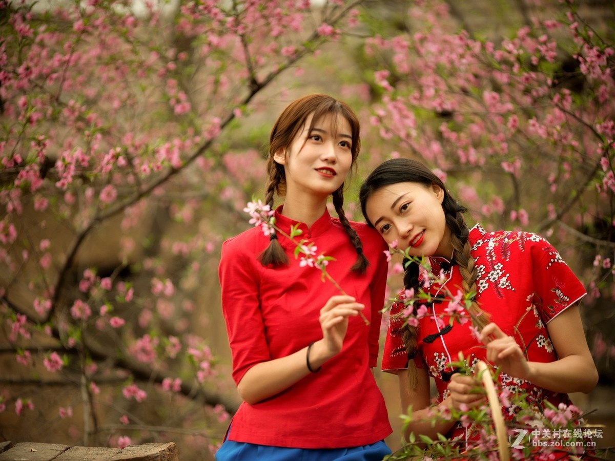 废墟姐妹花