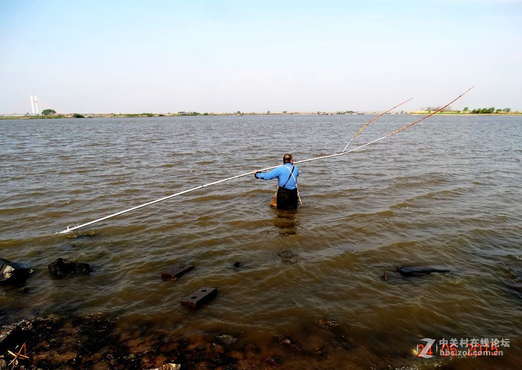 松花江边网鱼