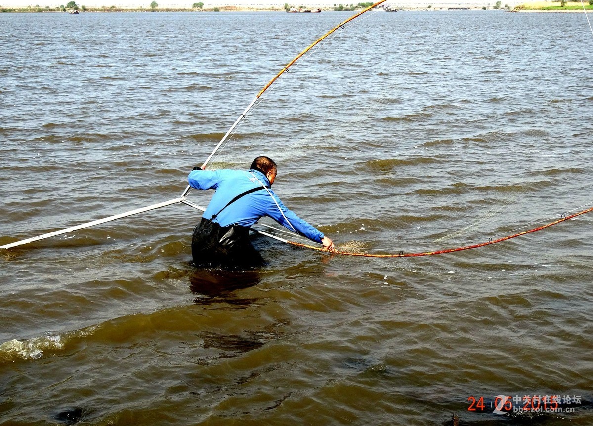 松花江边网鱼