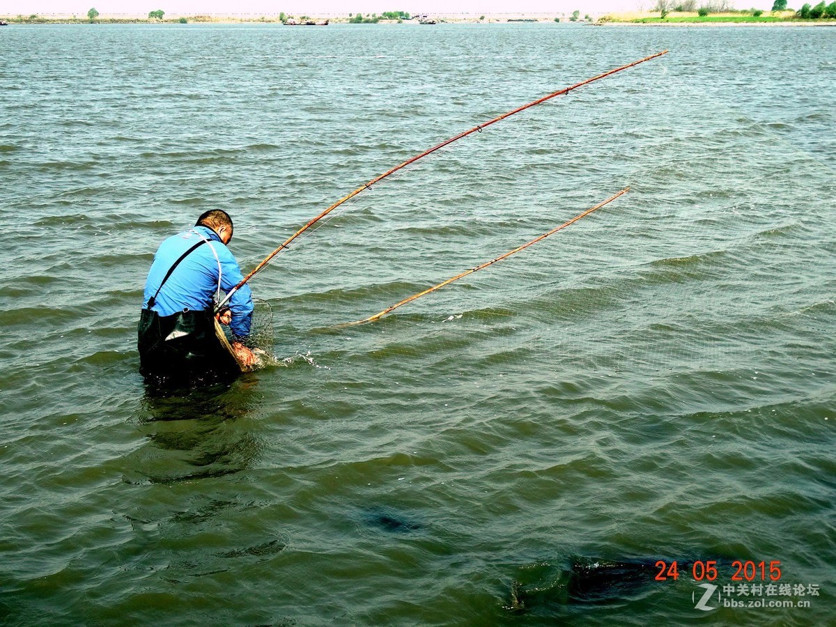 松花江边网鱼