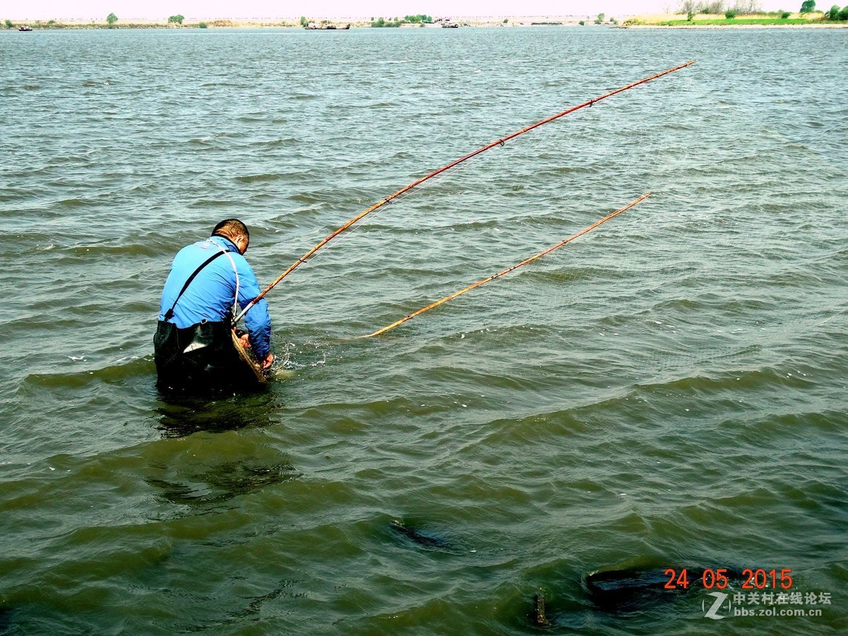 松花江边网鱼