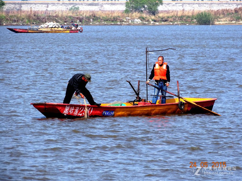 松花江边网鱼