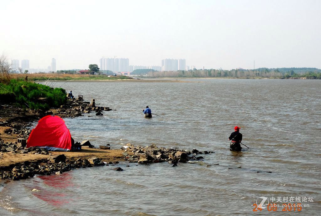 松花江边网鱼