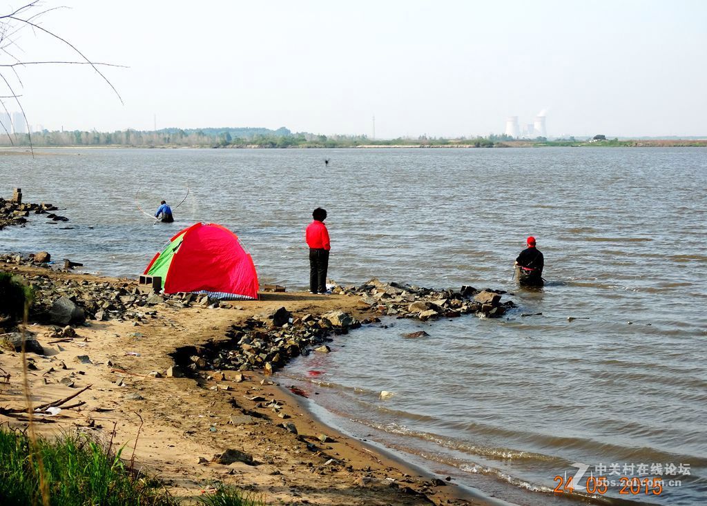 松花江边网鱼