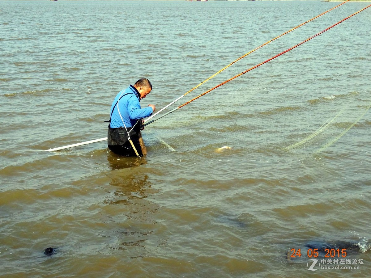 松花江边网鱼
