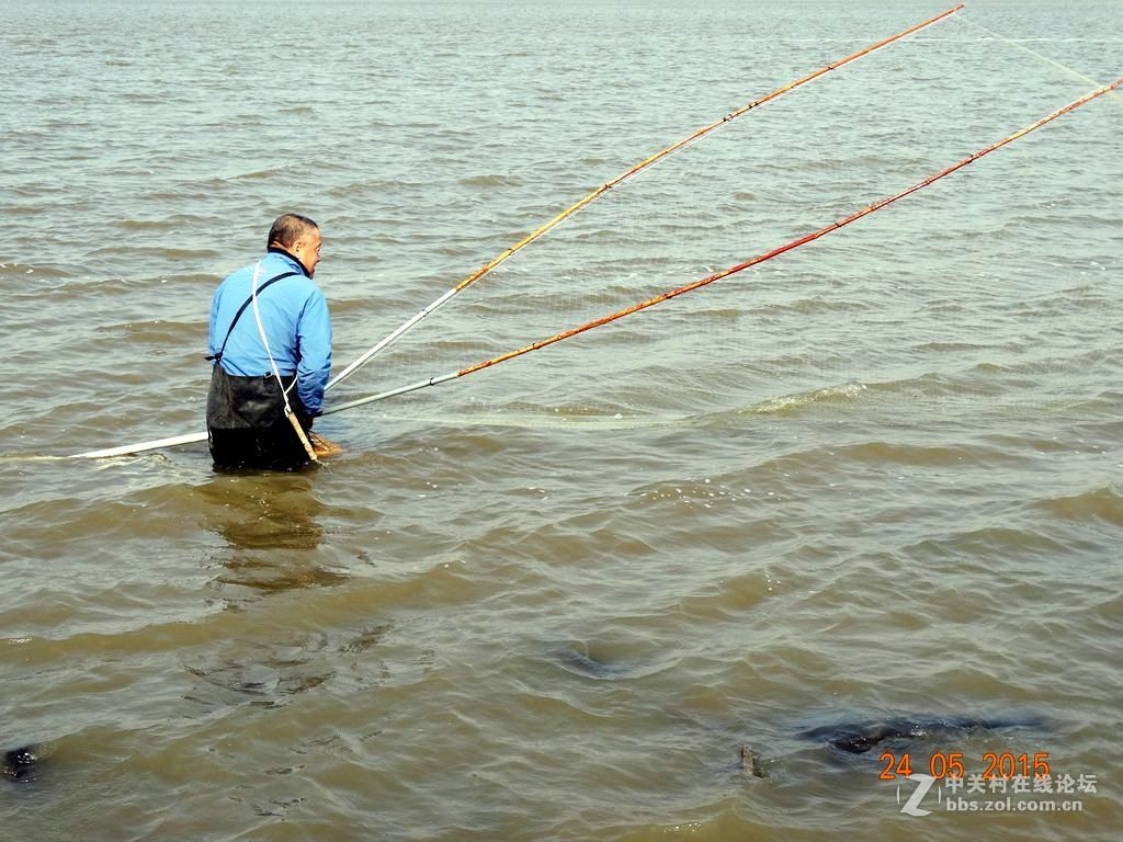 松花江边网鱼