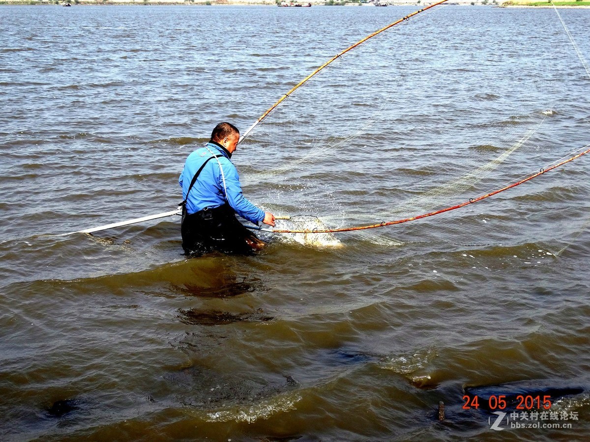 松花江边网鱼