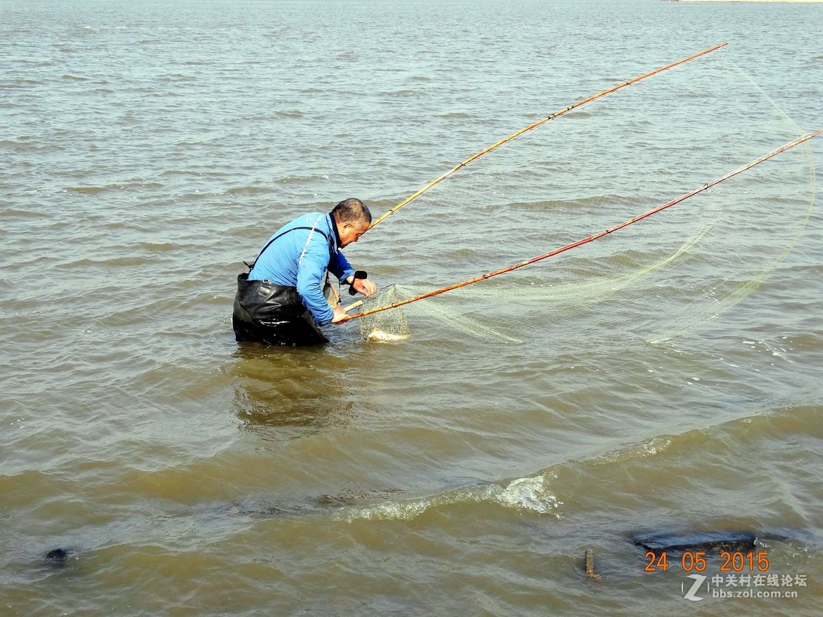 松花江边网鱼