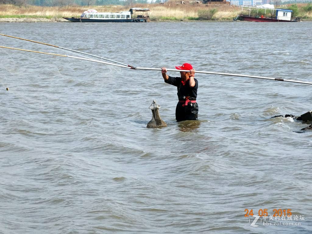 松花江边网鱼