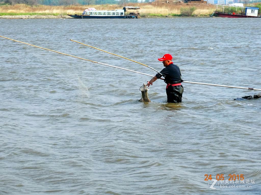 松花江边网鱼