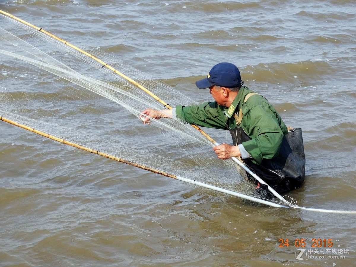 松花江边网鱼