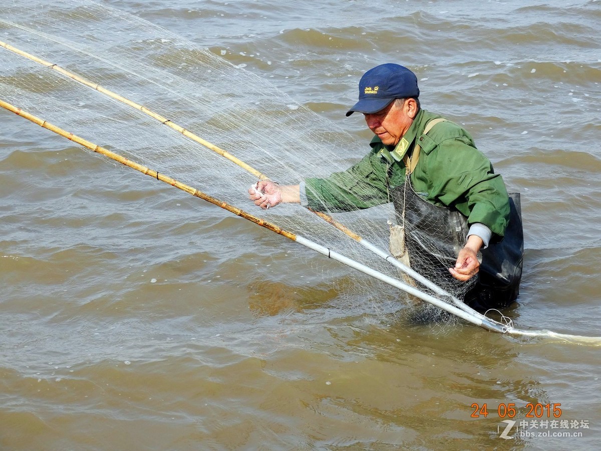 松花江边网鱼