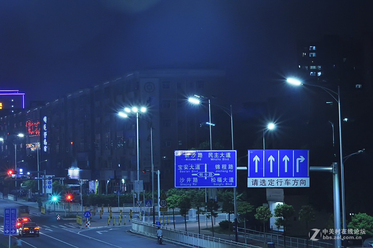 第一次拍夜景，但是拍不好，不知为什么，拍了几张就不拍了