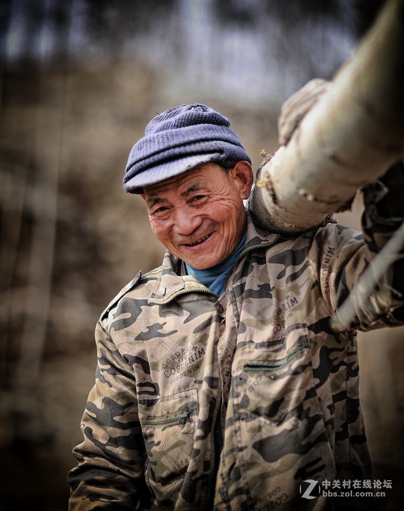 农村人像劳动着快乐着