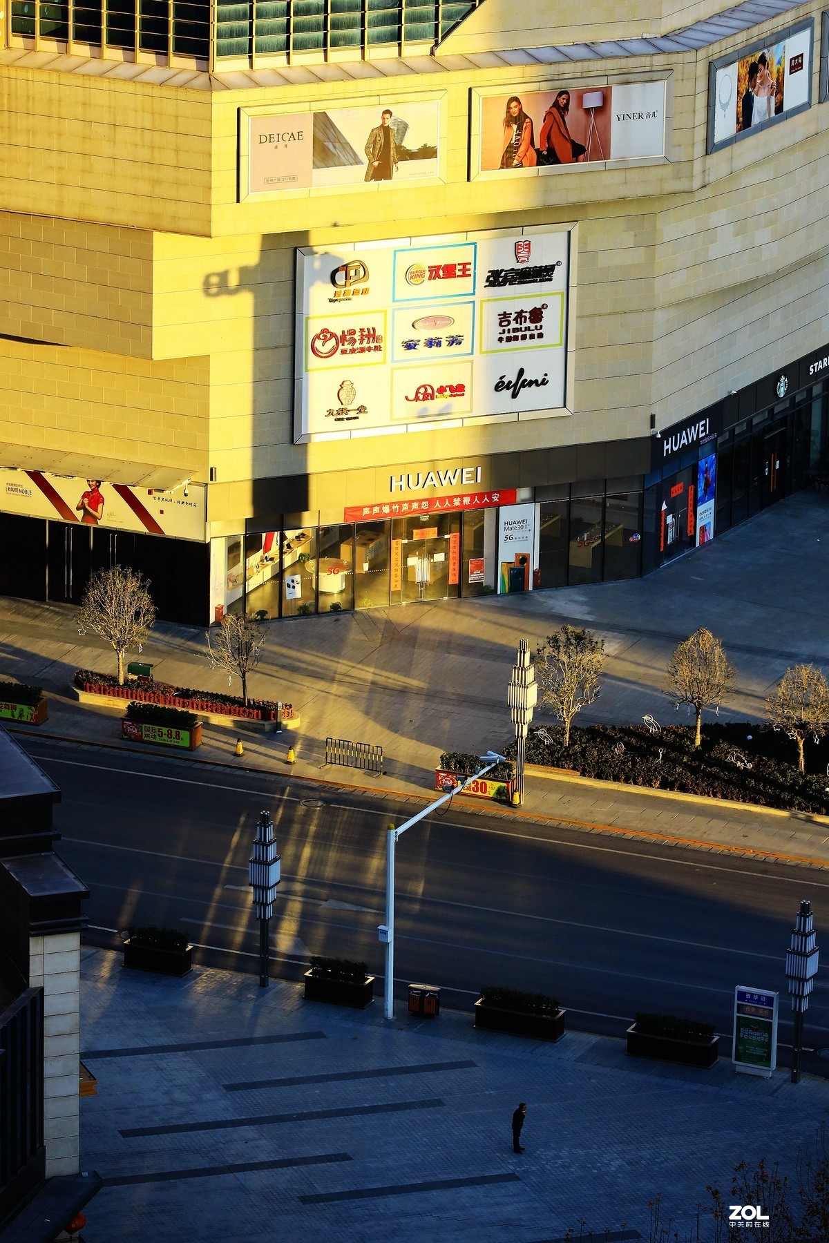 宅在家中看外面的城市