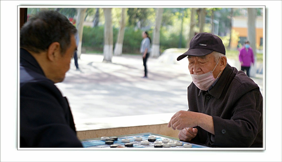 棋逢对手老来乐