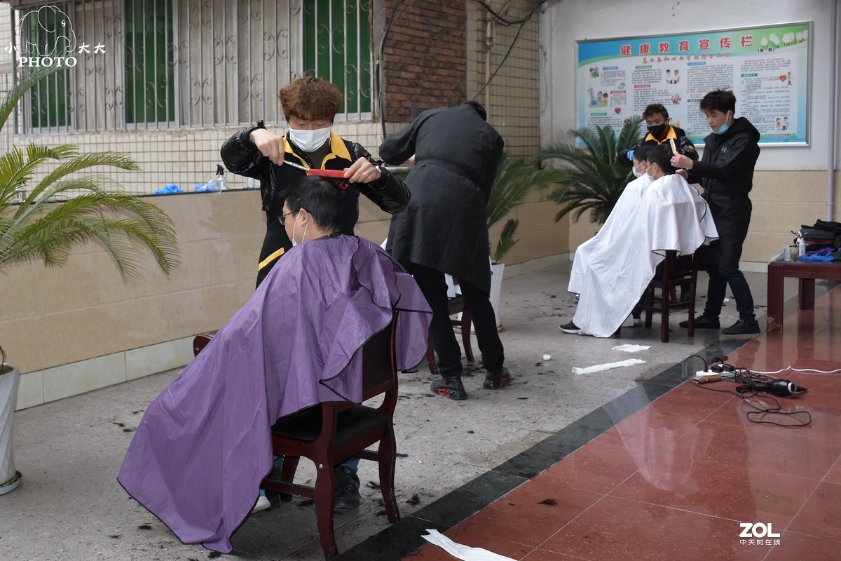 战“疫”一线（之三）——义务理发服务队