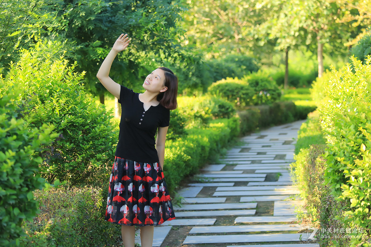 老婆生活照公园随拍