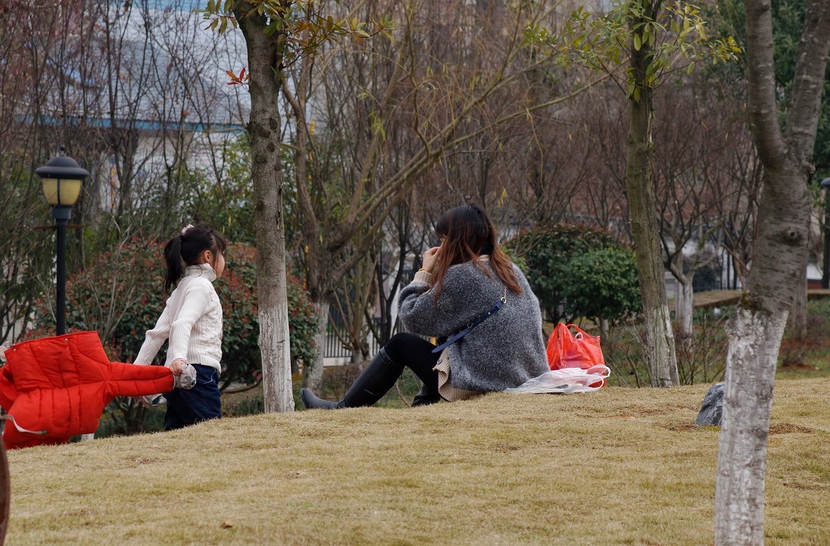 〖 阴 天 没 远 走 老 街 扫一扫 〗