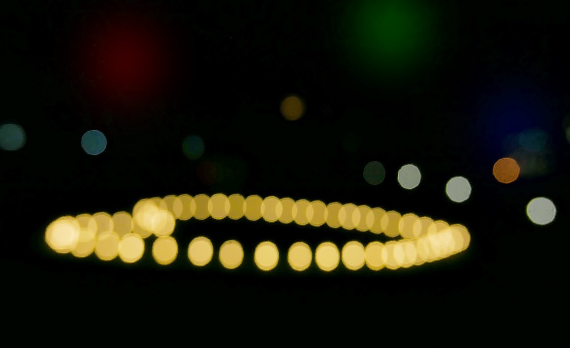 溜圈片《刀光剑影》就是对着一堆地灯瞎拍！也不知起个什么名字了！瞎起名