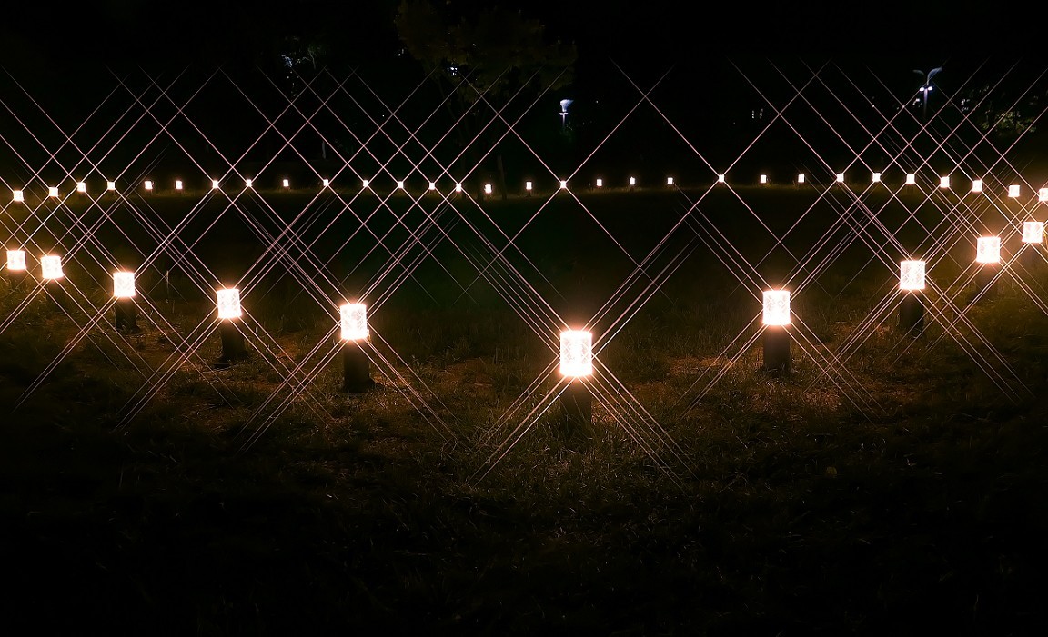 溜圈片《刀光剑影》就是对着一堆地灯瞎拍！也不知起个什么名字了！瞎起名