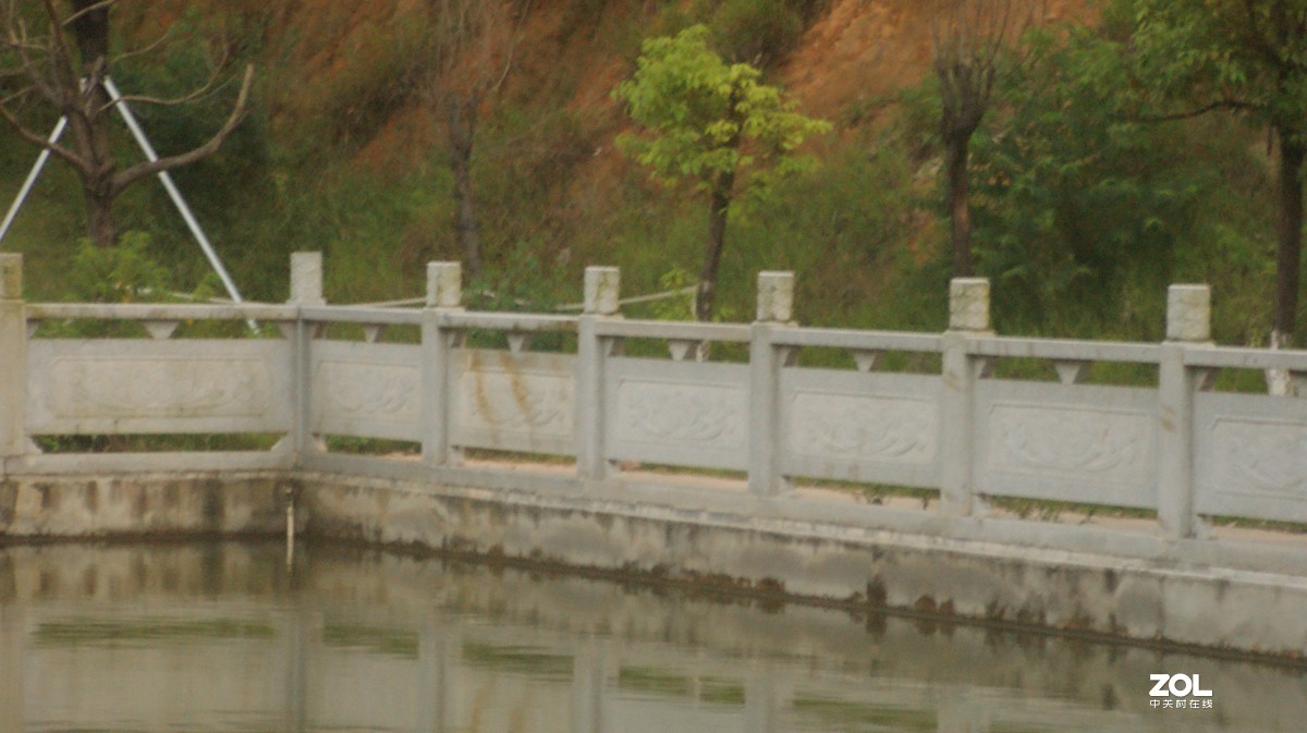 夜色下的《黑色路灯》